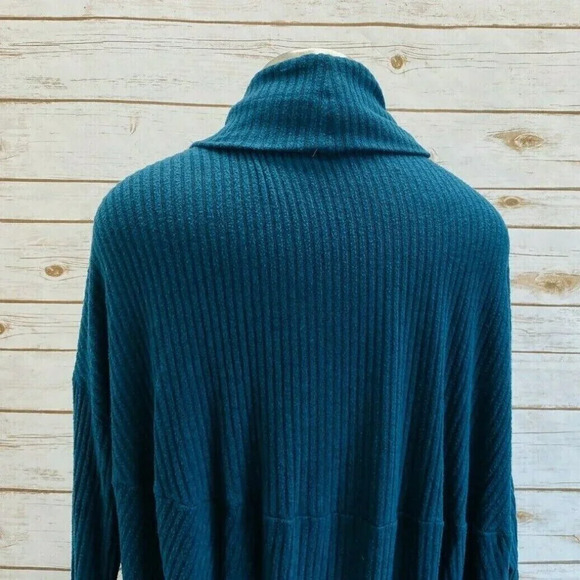 MONDAY Women Long Sleeve Pullover Turtleneck Green Asymmetrical Hem Top Sz M/L - Picture 9 of 11